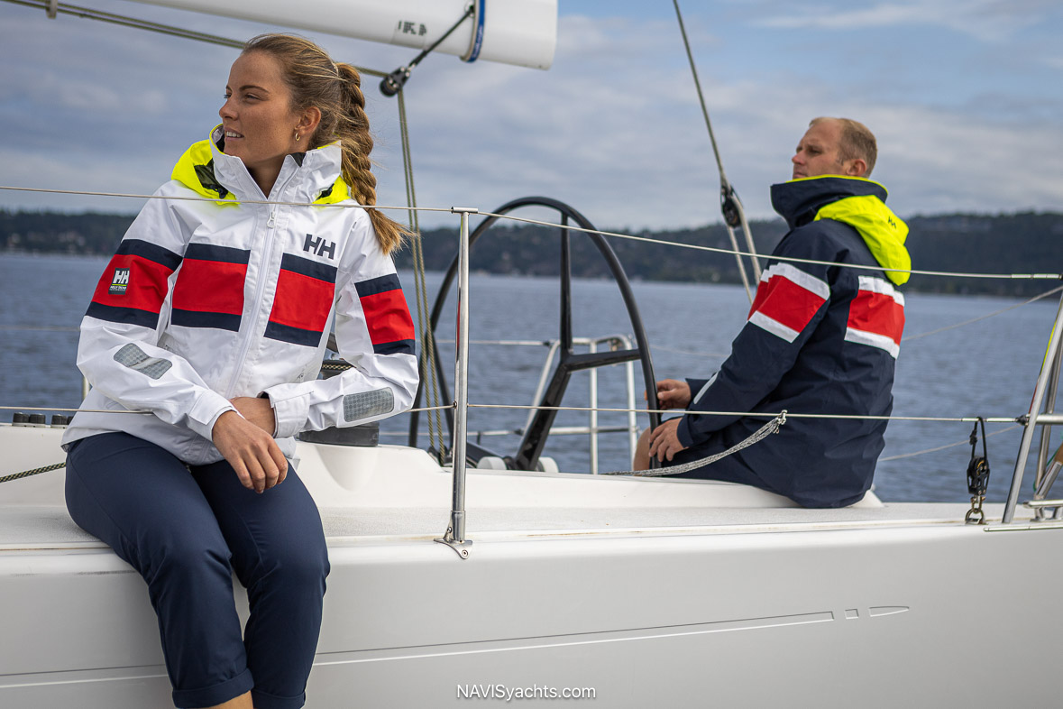 Men’s Crew Hooded Midlayer Jacket 2.0 from Helly Hansen - Review 2024