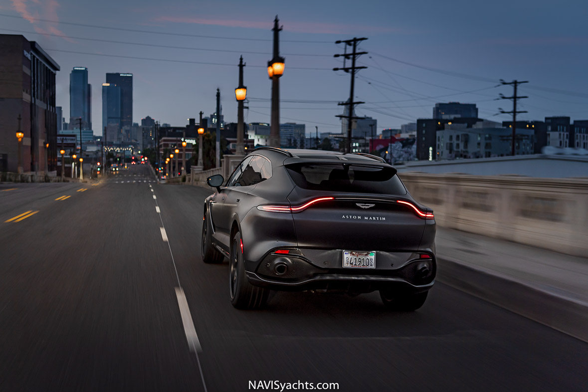 Aston Martin DBX, SUV Review. 