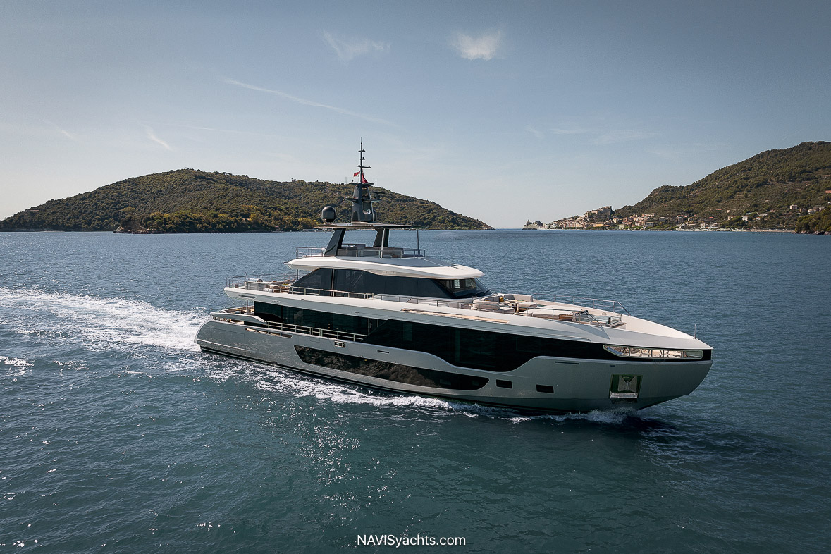 Azimut Grande 36M Superyacht Exterior – The sleek and aerodynamic profile of the Azimut Grande 36M gliding over the ocean.