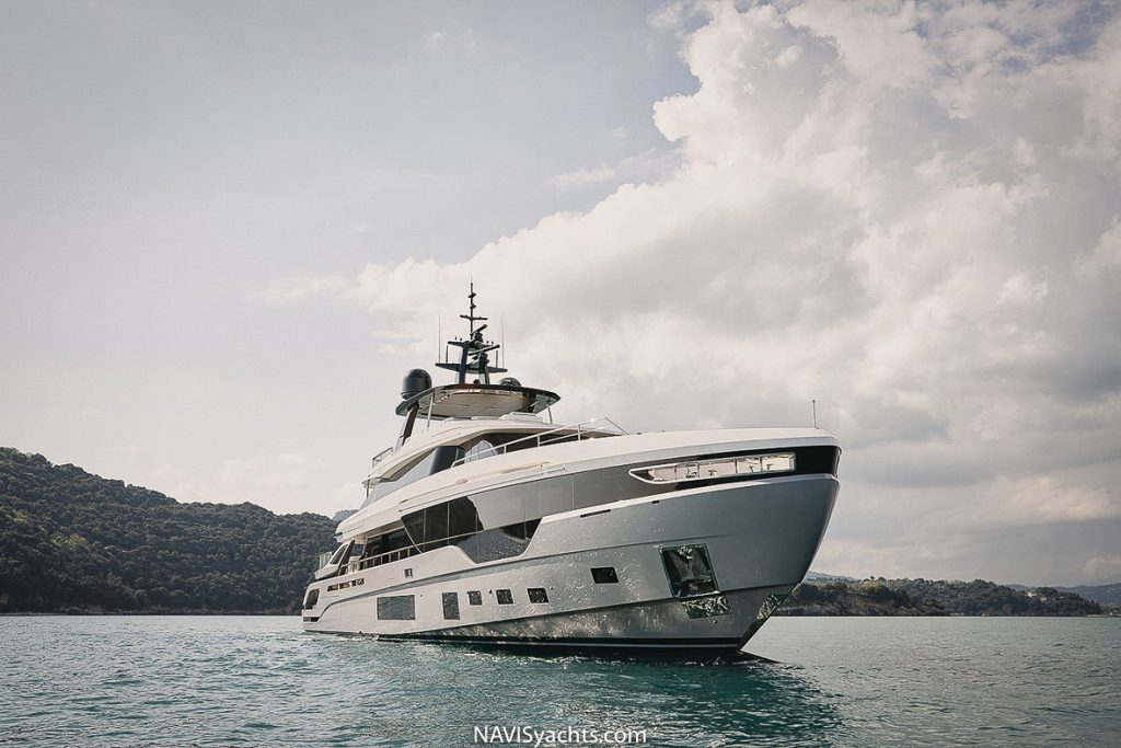 Azimut_Trideck_L-42