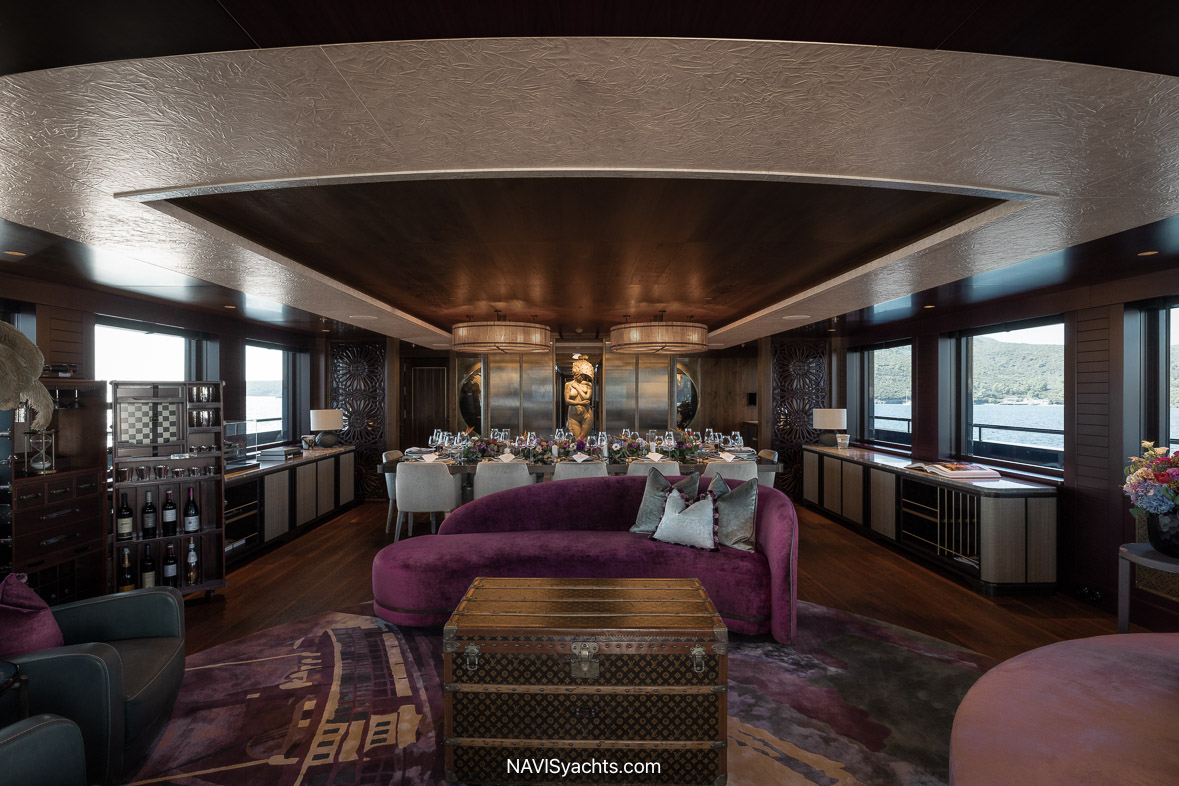 Main deck lounge on Pink Shadow