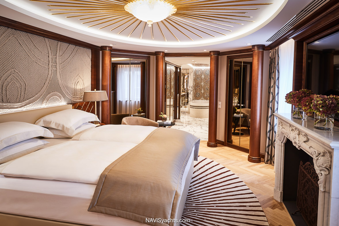 Luxurious Maximilian Suite at Hotel Vier Jahreszeiten Kempinski Munich