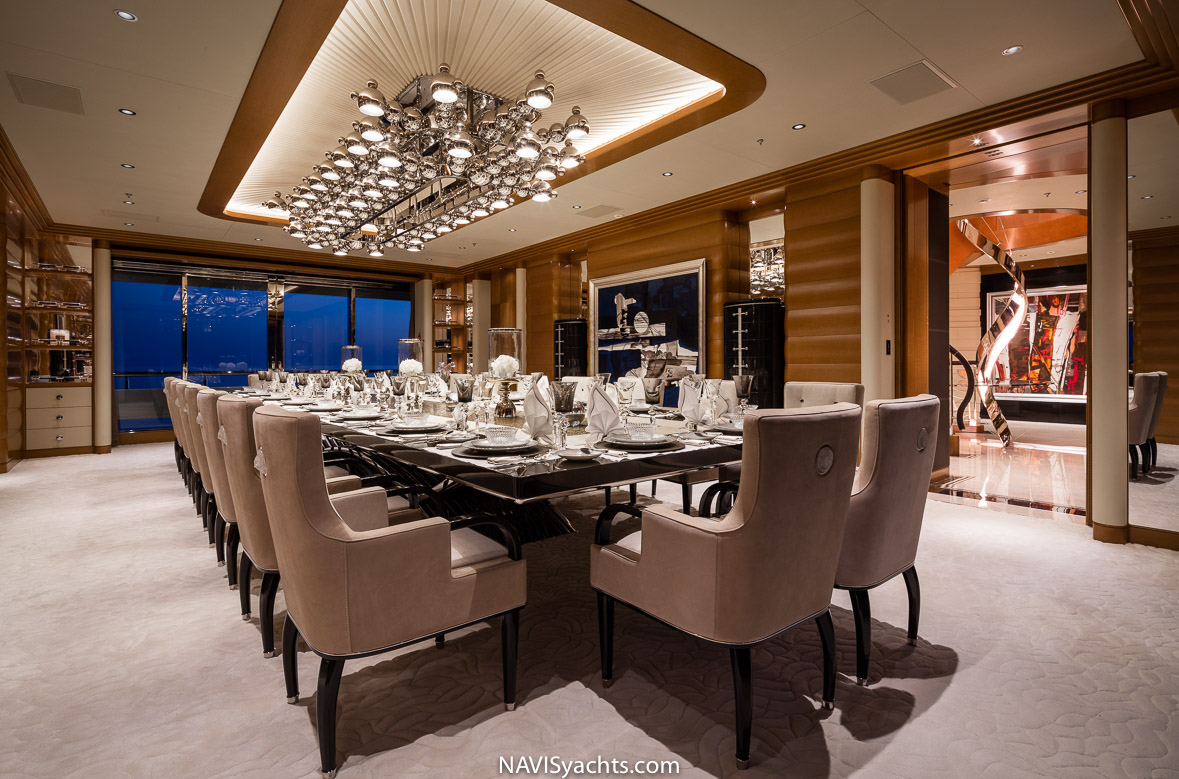 LANA Main deck dining (© Imperial photo Jeff Brown) JC 9995 290
