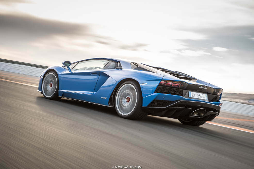Lamborghini_Aventador_S-L-10