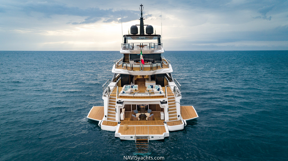 Mangusta Oceano 50, three connected terraces with ample space for a casual gathering