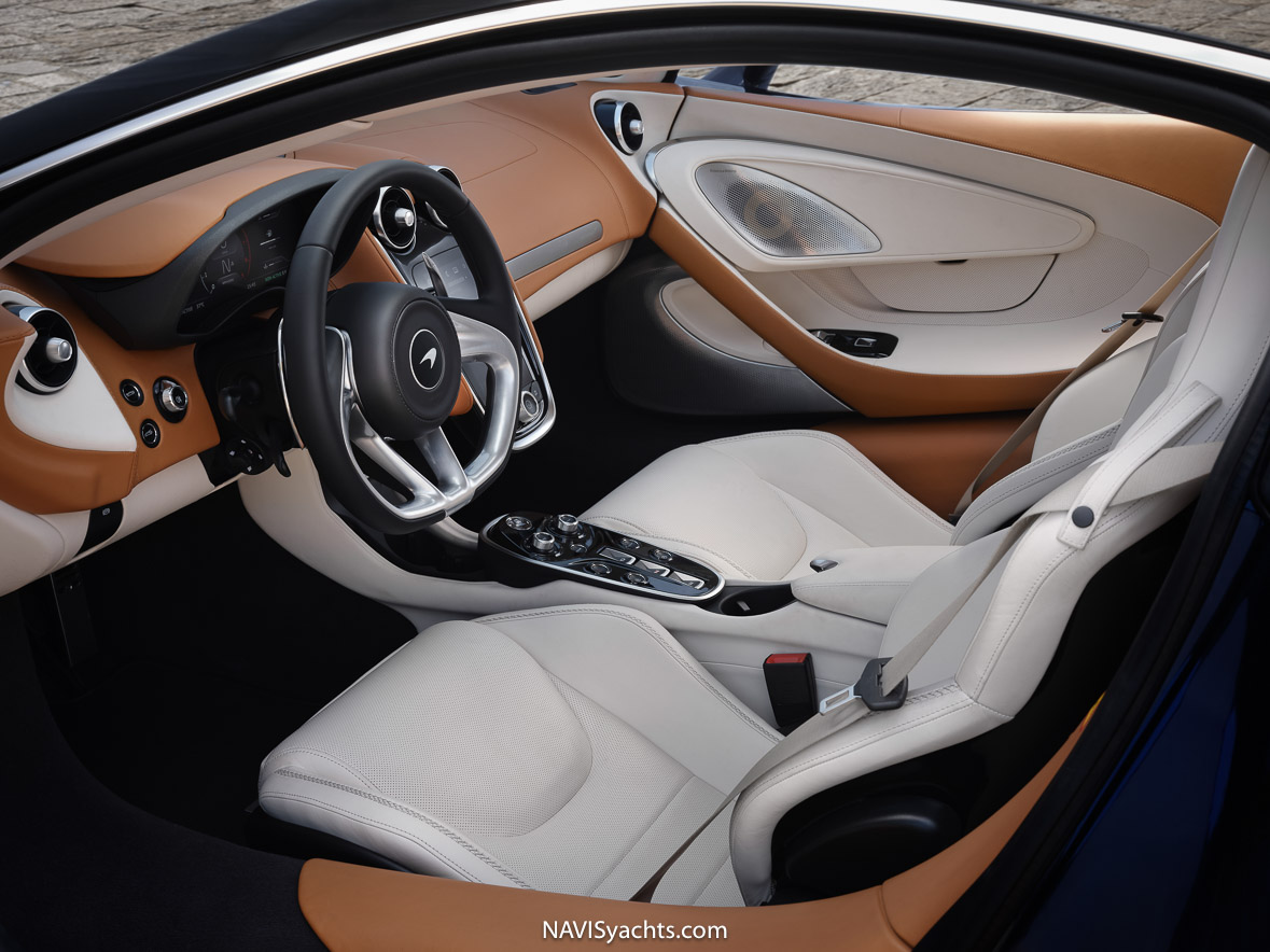 Interior dashboard with McLaren Infotainment System II
