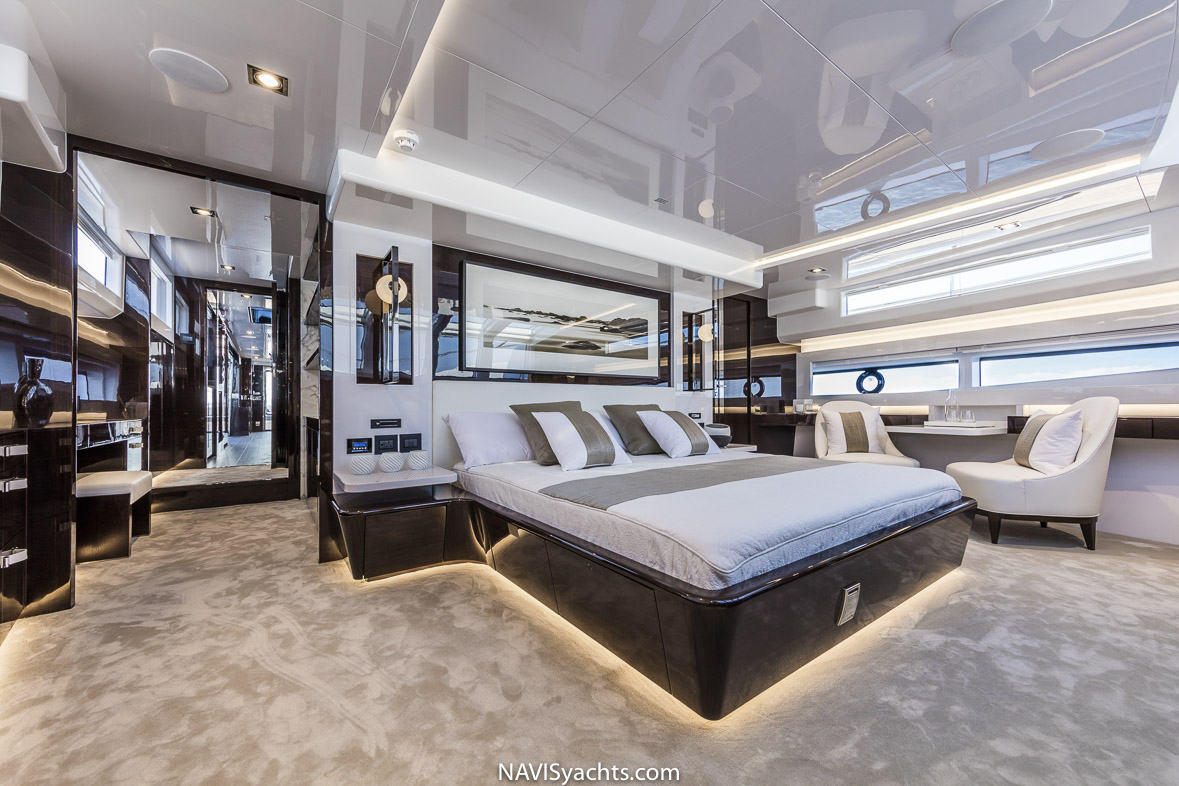 luxury motor yacht, Pearl 95 yacht, luxury yachts, best luxury yachts, high-end yachts