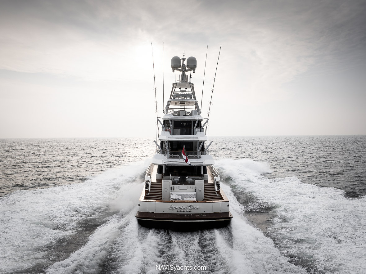 Special One sportfishing yacht cruising at 30 knots with twin MAN V20 engines and overlapping propellers