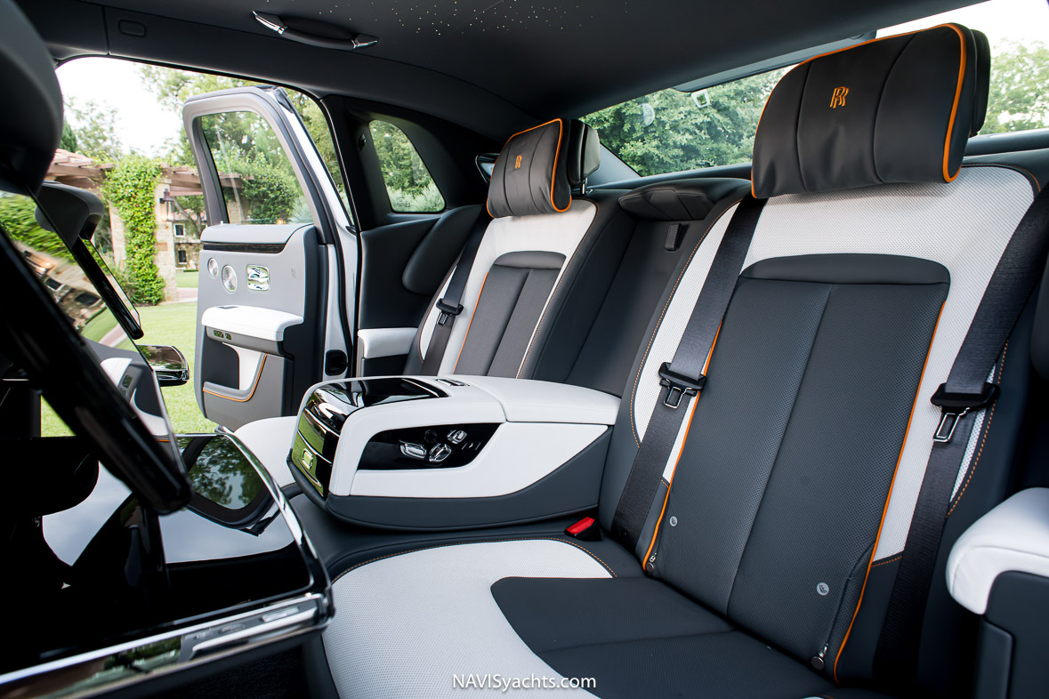 Interior luxury and simplicity of Rolls-Royce Ghost