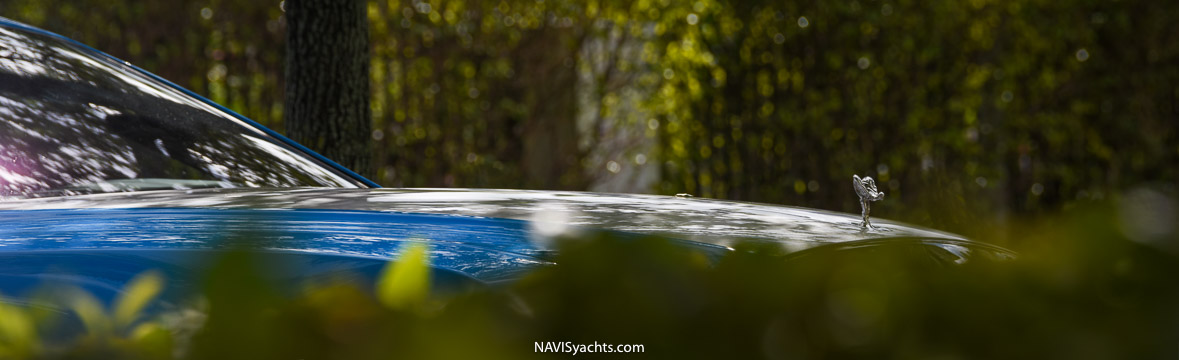 Two-tone paintwork of Rolls-Royce Ghost reflecting sky and metal