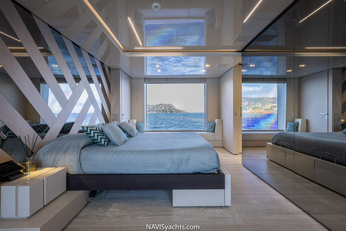 Rosetti superyacht EMOCEAN main cabin photo