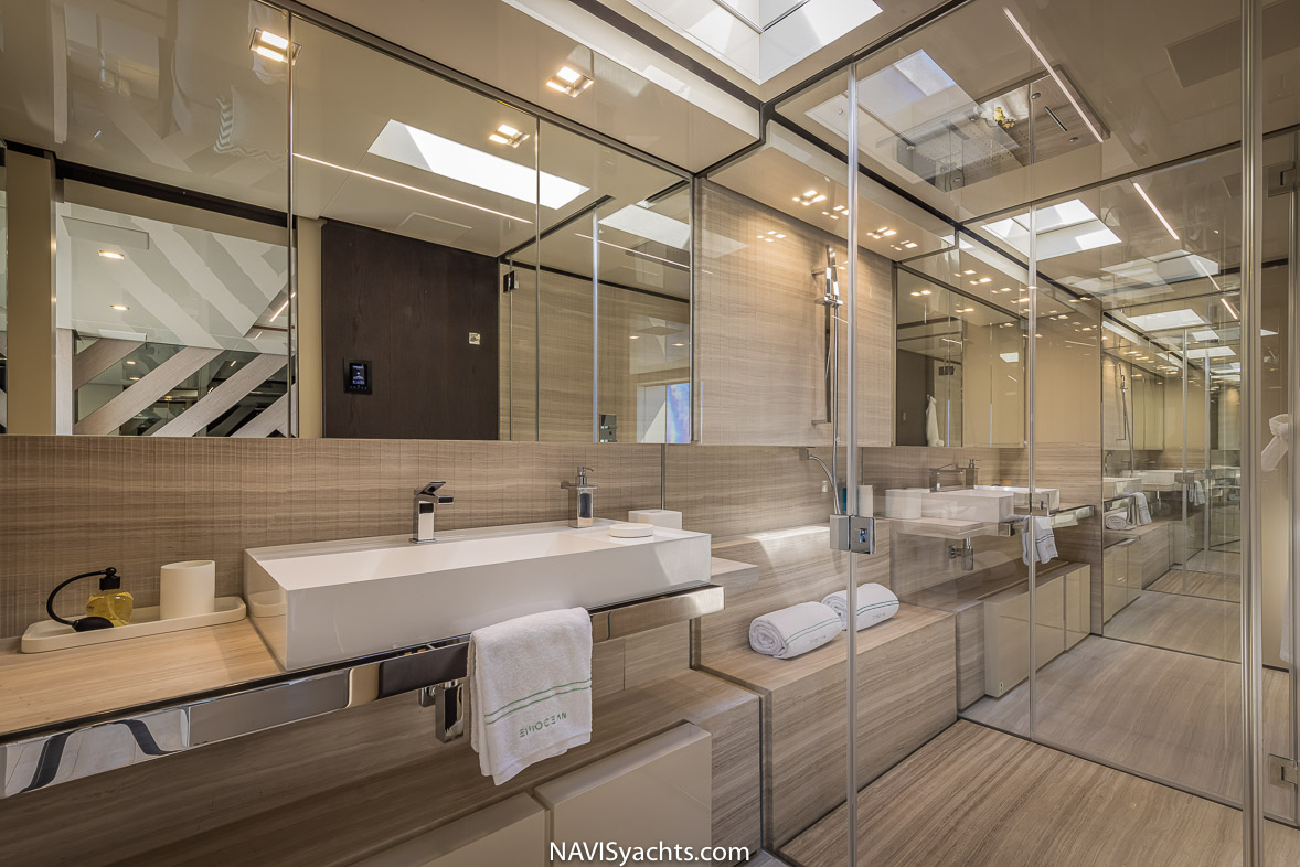 Rosetti superyacht EMOCEAN owner's head