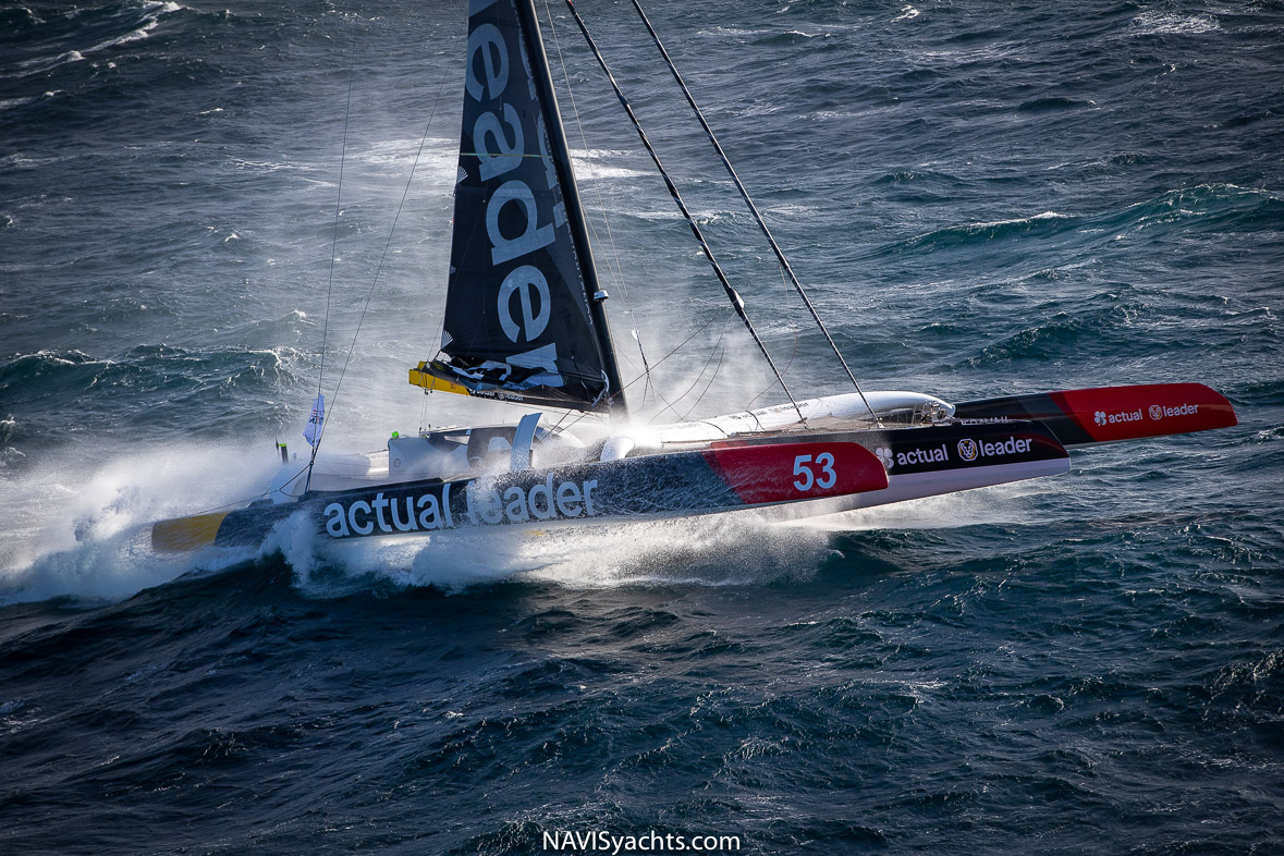 Sailing The Storm L 10