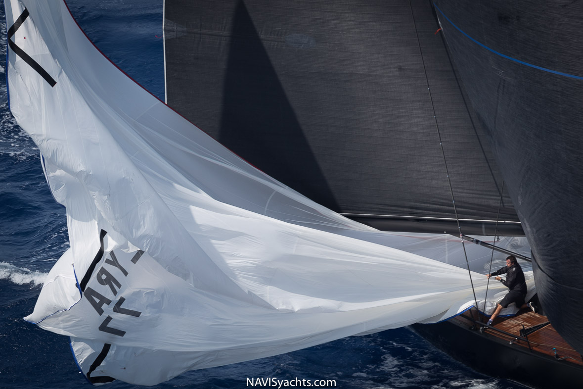 Sailing big waves, storm sailing