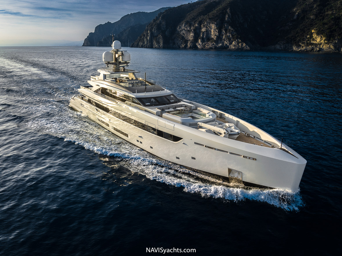 Discover Tankoa’s Kinda: A 50-Meter Hybrid Yacht Marvel in Placid Paradise