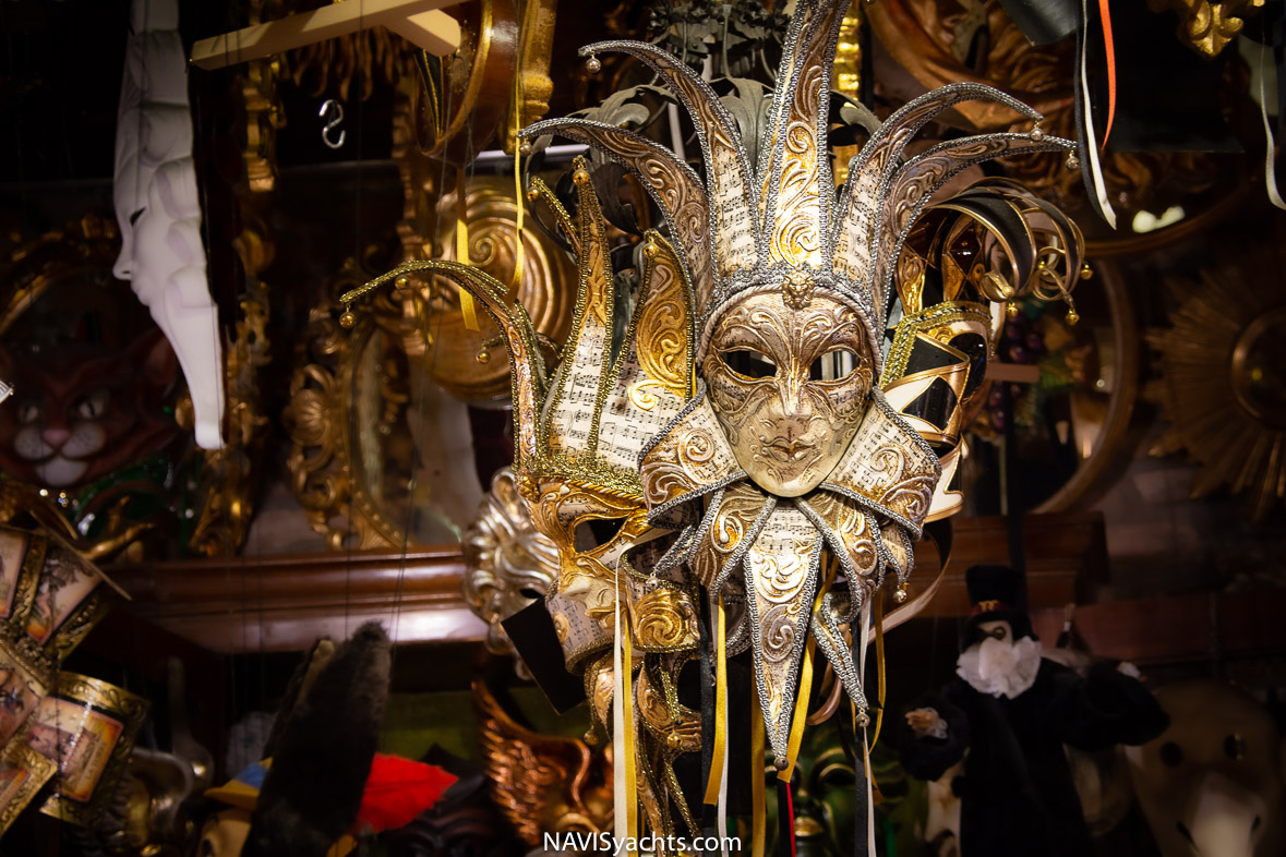 Venice masks art, Tragicomica Store